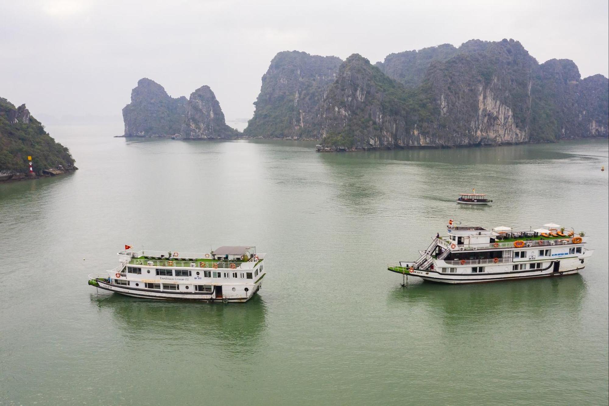 Hotel Fantasea Imperial Cruise Hạ Long Exterior foto